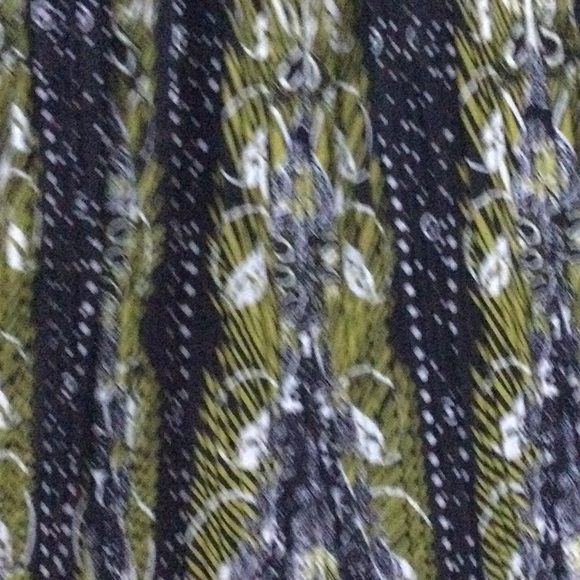 Pleated skirt with elasticized waistband - Picture 3 of 8